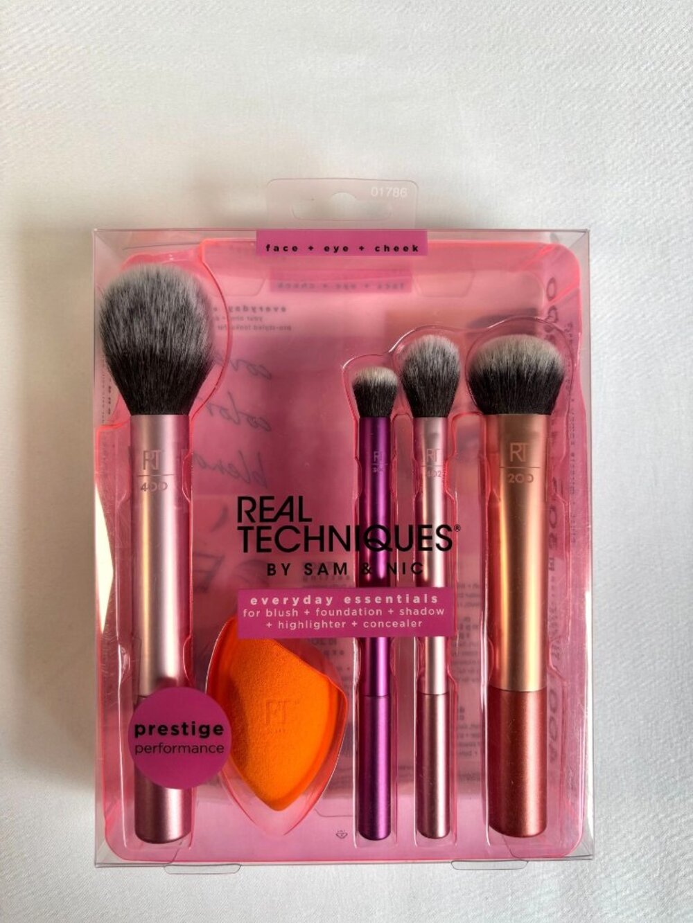 Real Techniques Everyday Essentials Brush & Sponge Set